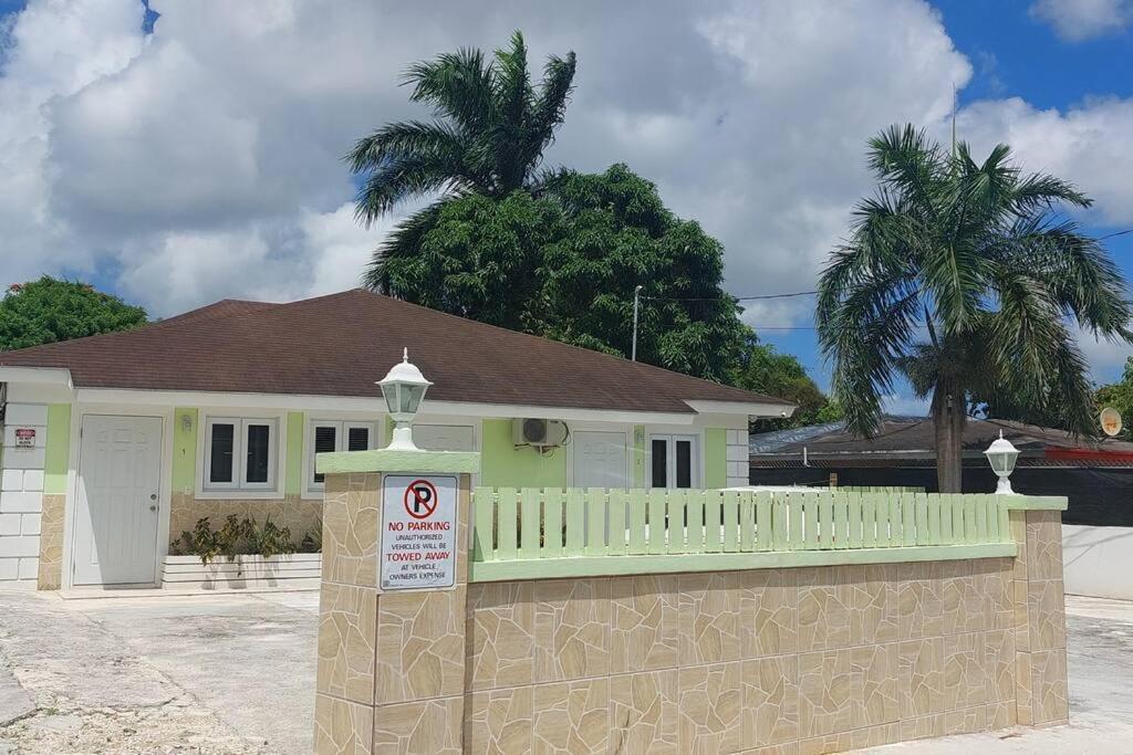 Budget & Basic In Local Neighborhood, 7Min Drive To Downtown Nassau Beach Paradise Daire Dış mekan fotoğraf