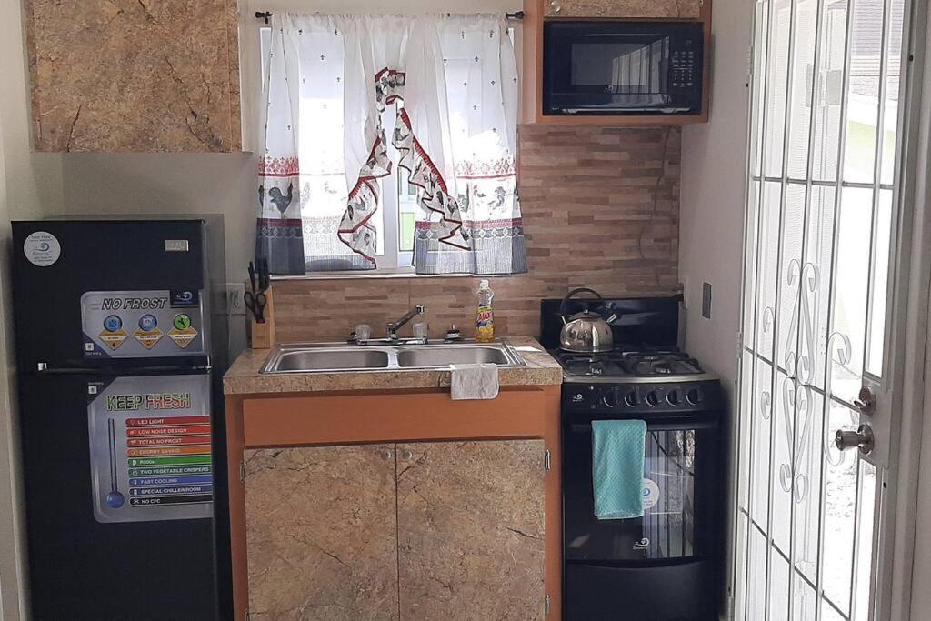 Budget & Basic In Local Neighborhood, 7Min Drive To Downtown Nassau Beach Paradise Daire Dış mekan fotoğraf