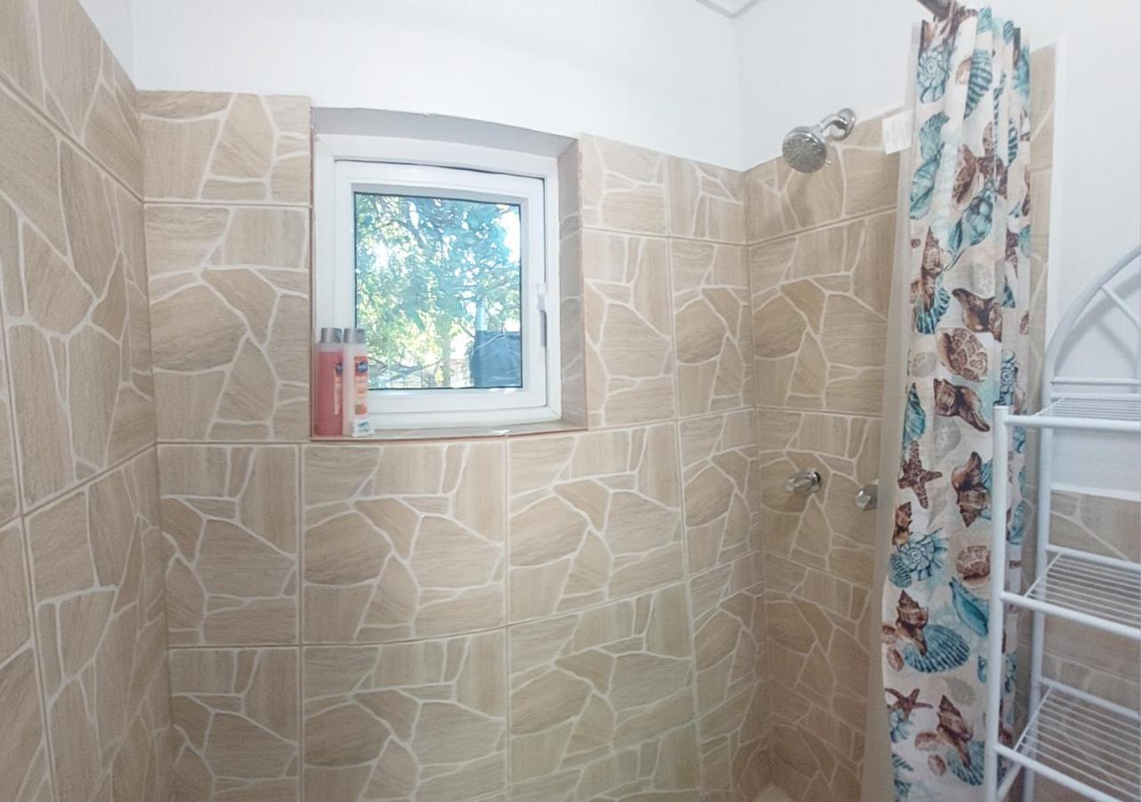 Budget & Basic In Local Neighborhood, 7Min Drive To Downtown Nassau Beach Paradise Daire Dış mekan fotoğraf